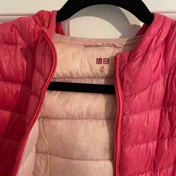 Uniqlo ultra light down puffer jacket with hood - Picture 3 of 6